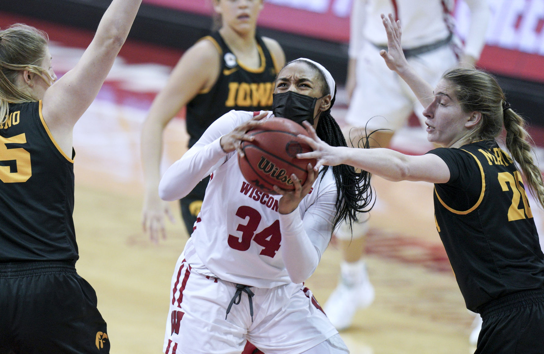 Iowa 84, UW 70